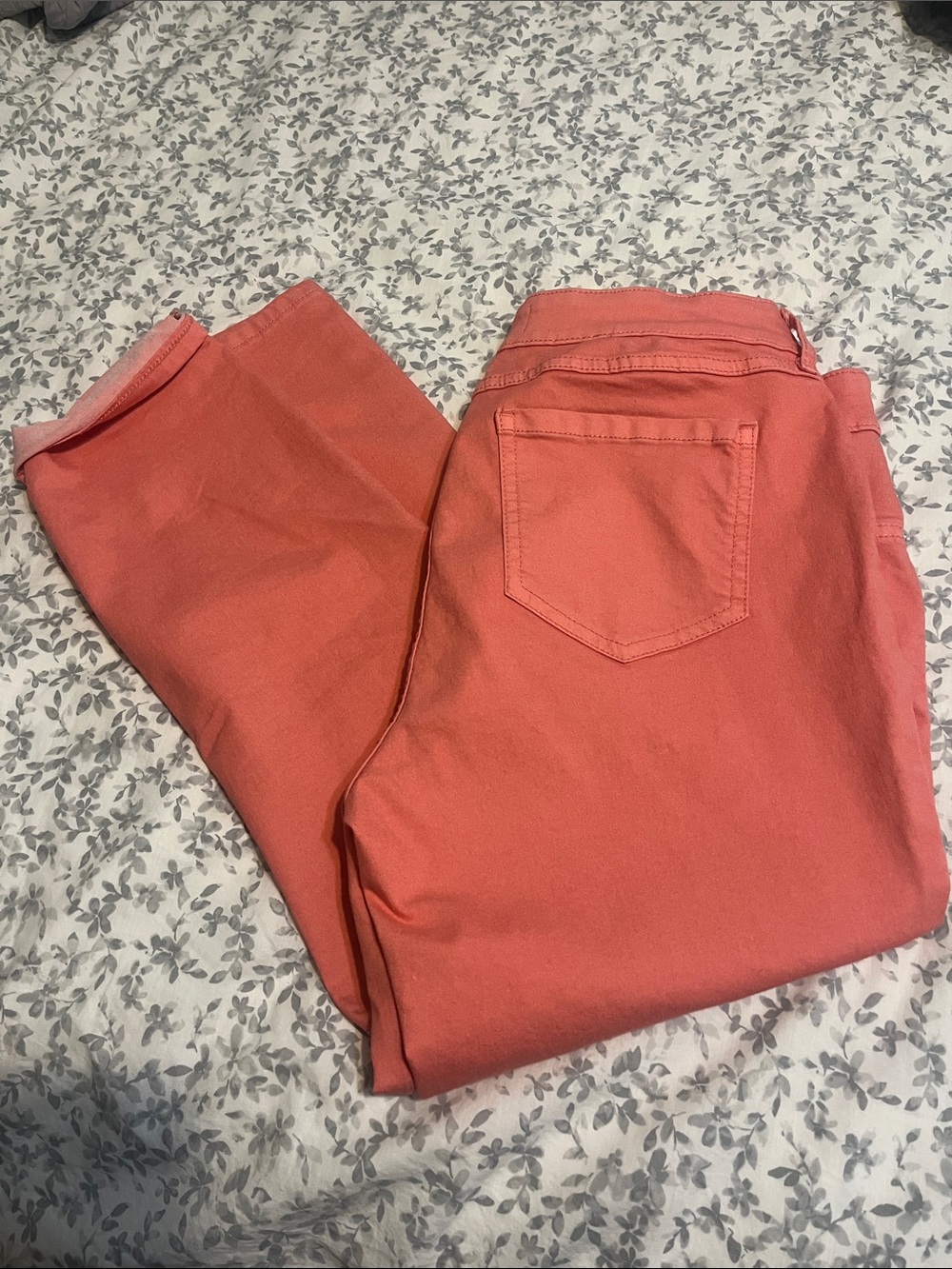 Ankle-Length Women’s Jeans in Coral